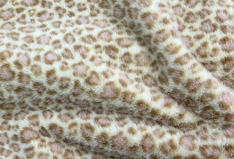 Umělá norková tkanina s leopardím potiskem o šířce 160 mm Umělá norková tkanina s leopardím potiskem o šířce 160 mm
