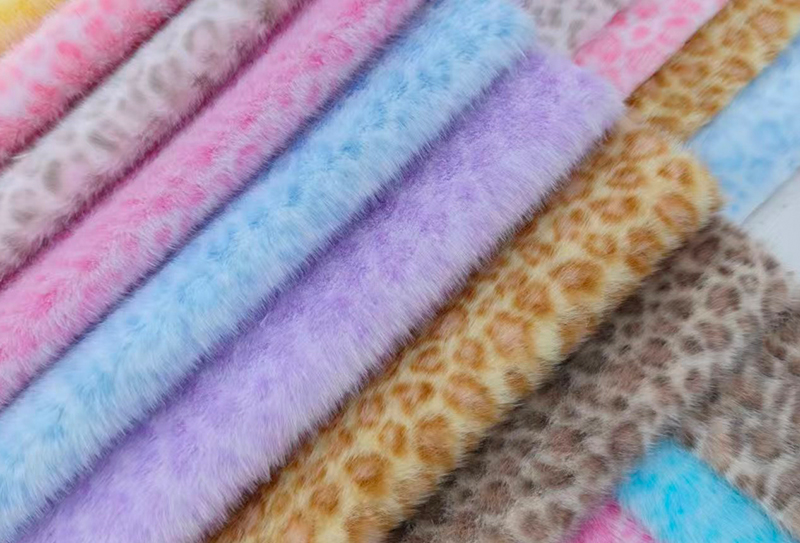 Umělá norková tkanina s leopardím potiskem o šířce 160 mm