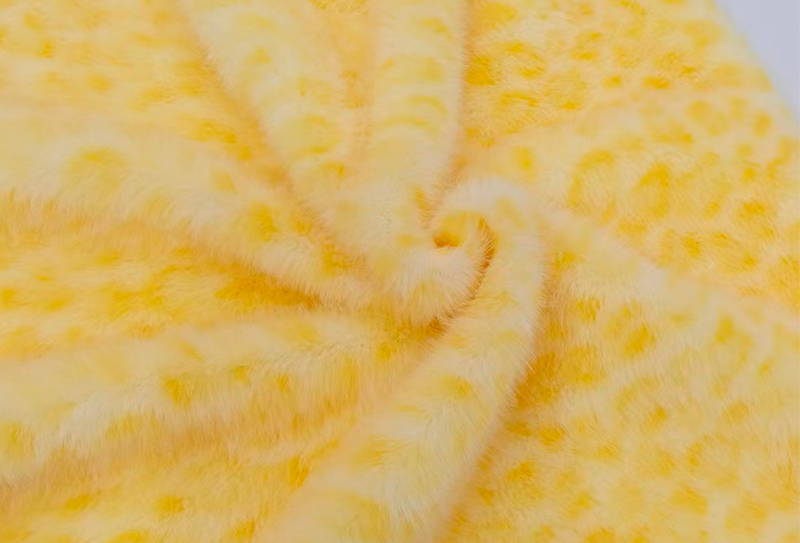 Umělá norková tkanina s leopardím potiskem o šířce 160 mm Umělá norková tkanina s leopardím potiskem o šířce 160 mm